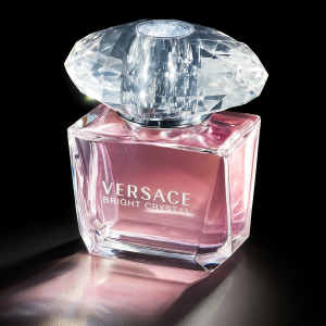 درخشش لطافت در عطر Versace Bright Crystal، رایحه ملایم و جذاب برایت کریستال، تجربه‌ای متفاوت با ادوتویلت Versace Bright Crystal 50ml